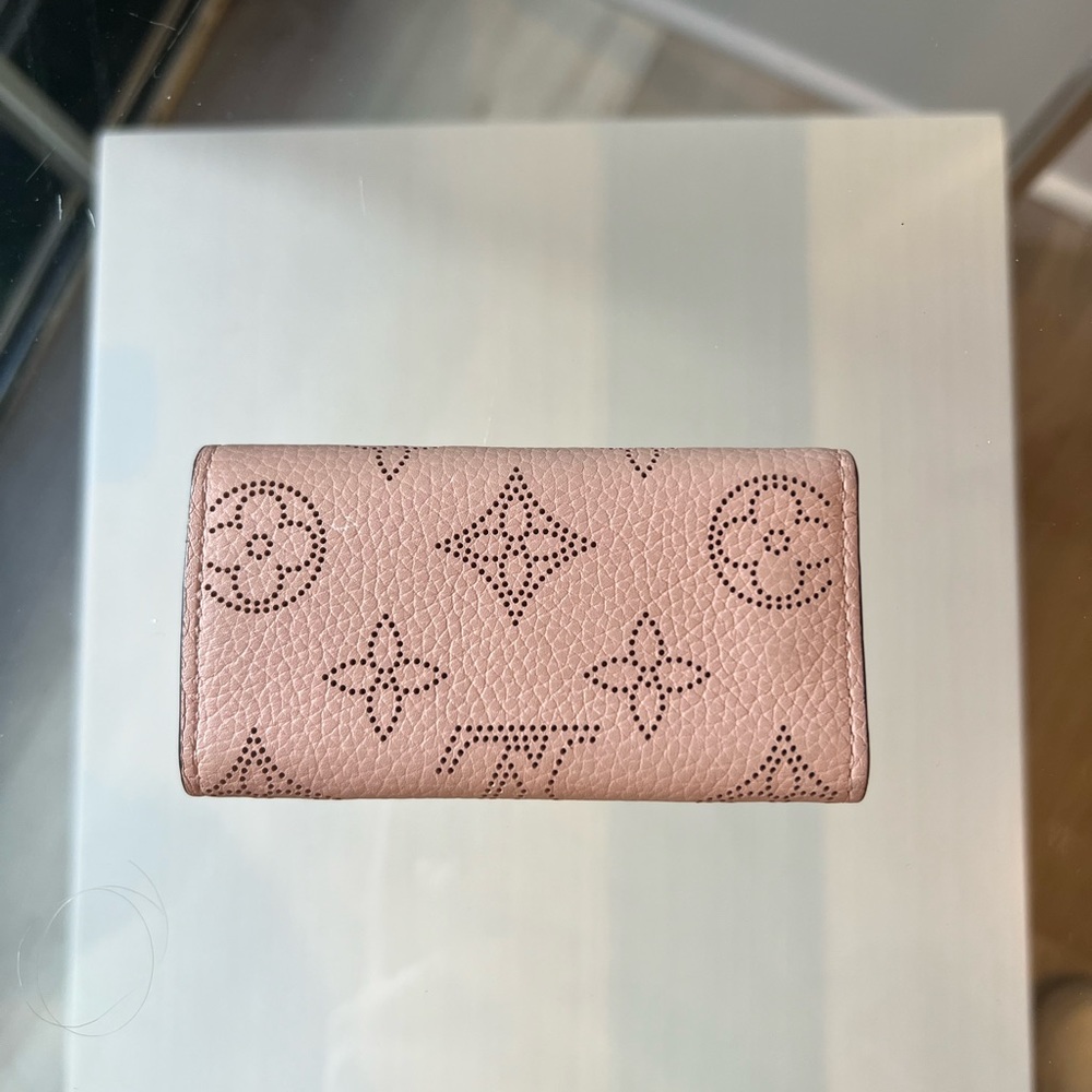 Louis Vuitton pink key case - Picture 2 of 6